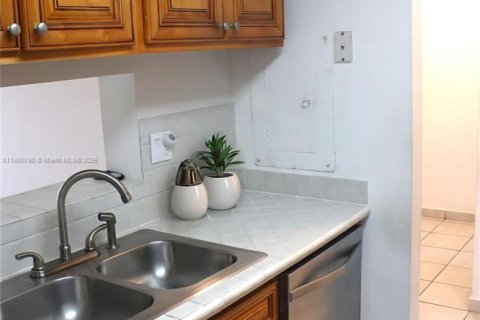 Copropriété à louer à Miami, Floride: 1 chambre, 61.97 m2 № 1951755 - photo 5