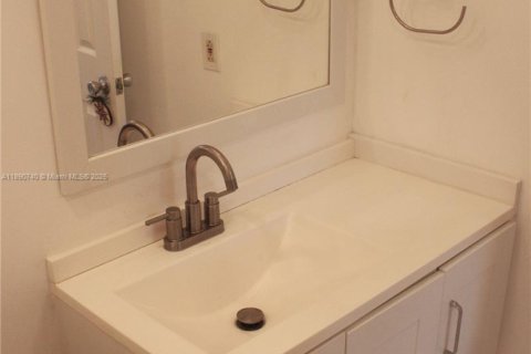 Copropriété à louer à Miami, Floride: 1 chambre, 61.97 m2 № 1951755 - photo 10