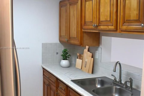 Copropriété à louer à Miami, Floride: 1 chambre, 61.97 m2 № 1951755 - photo 4