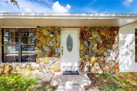 House in Homestead, Florida 4 bedrooms, 188.03 sq.m. № 1895927 - photo 4