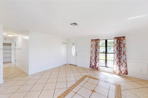 House in Homestead, Florida 4 bedrooms, 188.03 sq.m. № 1895927 - photo 5