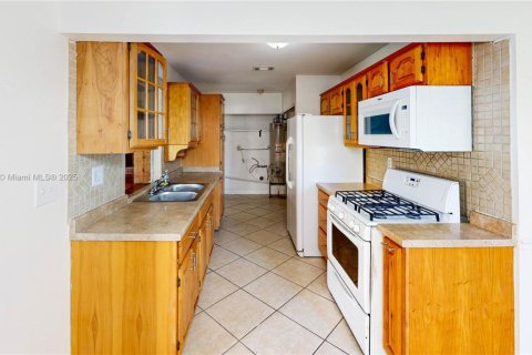 House in Homestead, Florida 4 bedrooms, 188.03 sq.m. № 1895927 - photo 22