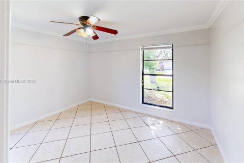 House in Homestead, Florida 4 bedrooms, 188.03 sq.m. № 1895927 - photo 30