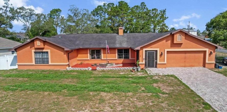 House in Spring Hill, Florida 5 bedrooms, 328.87 sq.m. № 1762253