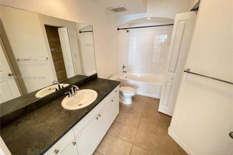 Купить кондоминиум в Серфсайд, Флорида 1 спальня, 70.88м2, № 2048595 - фото 11