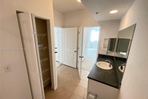 Купить кондоминиум в Серфсайд, Флорида 1 спальня, 70.88м2, № 2048595 - фото 12