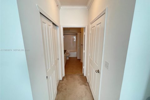 Купить кондоминиум в Серфсайд, Флорида 1 спальня, 70.88м2, № 2048595 - фото 8