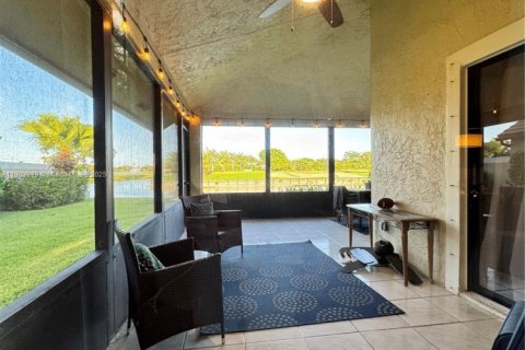 House in Boynton Beach, Florida 3 bedrooms, 161.65 sq.m. № 1954937 - photo 3