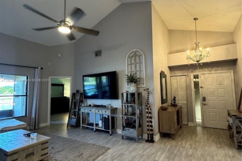 House in Boynton Beach, Florida 3 bedrooms, 161.65 sq.m. № 1954937 - photo 2