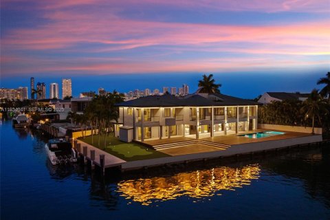 Дом в Норт-Майами-Бич, Флорида 6 спален, 591.23м2 № 1992892