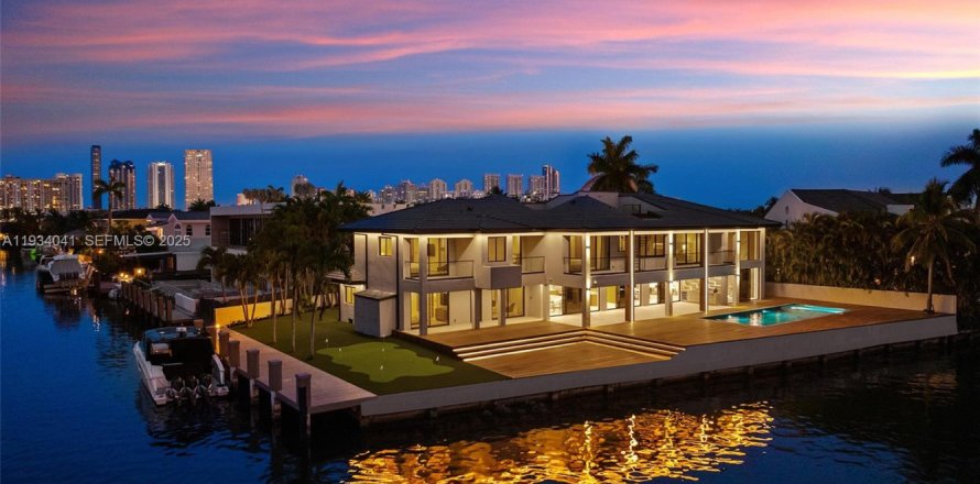 Casa en North Miami Beach, Florida 6 dormitorios, 591.23 m2 № 1992892