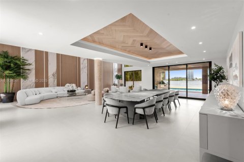 Casa en venta en North Miami Beach, Florida, 6 dormitorios, 591.23 m2 № 1992892 - foto 10