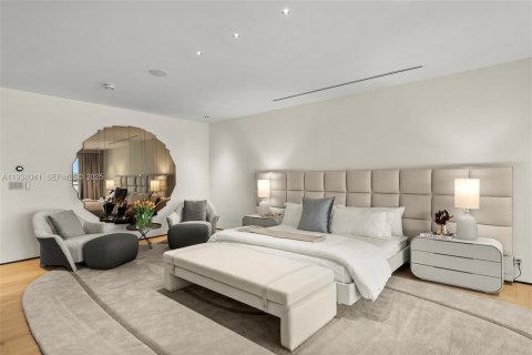 Casa en venta en North Miami Beach, Florida, 6 dormitorios, 591.23 m2 № 1992892 - foto 20