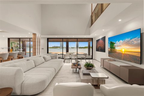 Casa en venta en North Miami Beach, Florida, 6 dormitorios, 591.23 m2 № 1992892 - foto 6