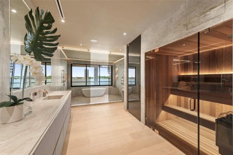 Casa en venta en North Miami Beach, Florida, 6 dormitorios, 591.23 m2 № 1992892 - foto 24