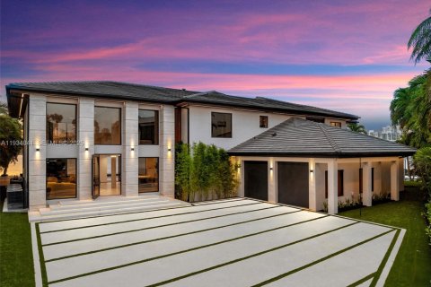 Casa en venta en North Miami Beach, Florida, 6 dormitorios, 591.23 m2 № 1992892 - foto 3