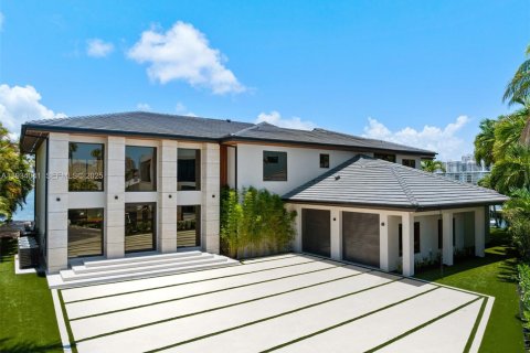 Casa en venta en North Miami Beach, Florida, 6 dormitorios, 591.23 m2 № 1992892 - foto 4