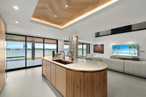 Casa en venta en North Miami Beach, Florida, 6 dormitorios, 591.23 m2 № 1992892 - foto 11