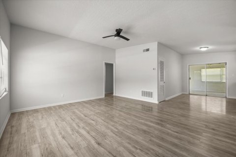 House in Winter Park, Florida 4 bedrooms, 151.15 sq.m. № 1873469 - photo 19