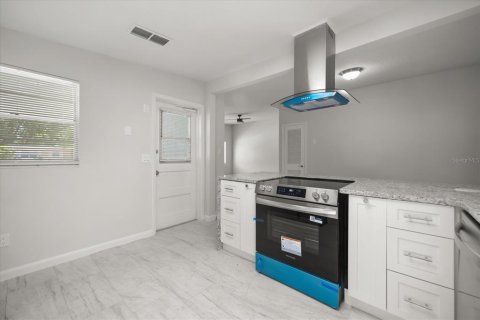 House in Winter Park, Florida 4 bedrooms, 151.15 sq.m. № 1873469 - photo 7