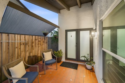 Купить виллу или дом в Майами, Флорида 4 спальни, 161.65м2, № 1971885 - фото 2