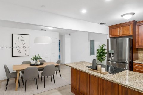 Купить виллу или дом в Майами, Флорида 4 спальни, 161.65м2, № 1971885 - фото 5