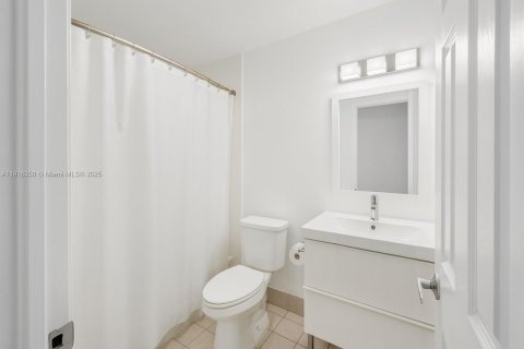 Купить виллу или дом в Майами, Флорида 4 спальни, 161.65м2, № 1971885 - фото 11