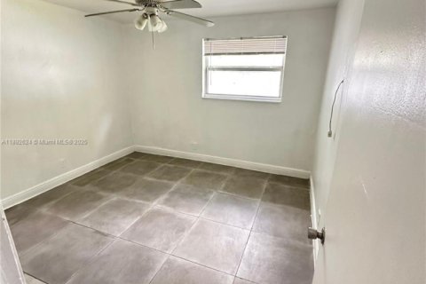 Apartamento en alquiler en Lauderhill, Florida, 2 dormitorios № 1950938 - foto 4