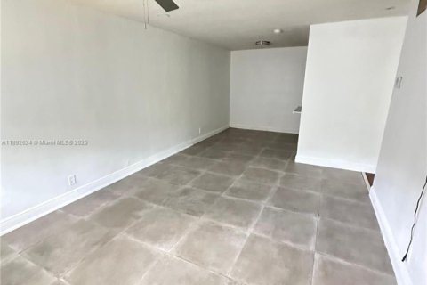 Apartamento en alquiler en Lauderhill, Florida, 2 dormitorios № 1950938 - foto 1