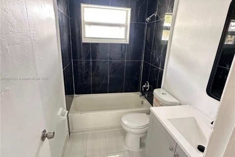Apartamento en alquiler en Lauderhill, Florida, 2 dormitorios № 1950938 - foto 5