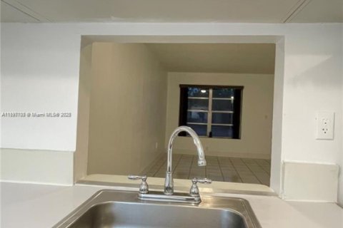 Condo in Miami Gardens, Florida  № 1949373 - photo 7