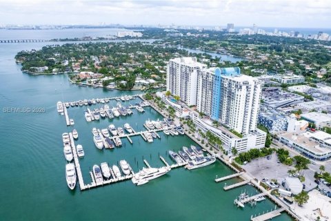 Estudio en el Condominio en Miami Beach, Florida  № 2005431