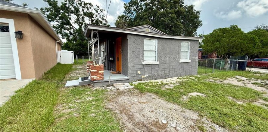 House in Tampa, Florida 2 bedrooms, 78.04 sq.m. № 1877390
