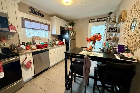Casa en venta en Tampa, Florida, 2 dormitorios, 78.04 m2 № 1877390 - foto 7