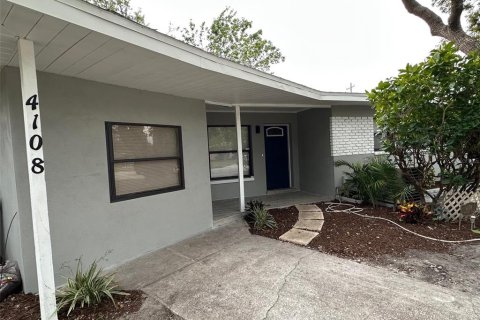 House in Tampa, Florida 4 bedrooms, 143.07 sq.m. № 1563744 - photo 3