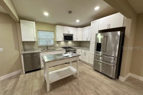 House in Tampa, Florida 4 bedrooms, 143.07 sq.m. № 1563744 - photo 15