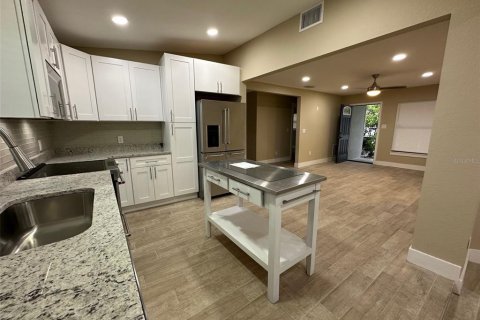 House in Tampa, Florida 4 bedrooms, 143.07 sq.m. № 1563744 - photo 7
