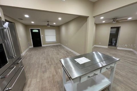 House in Tampa, Florida 4 bedrooms, 143.07 sq.m. № 1563744 - photo 18