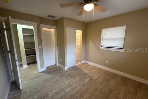 House in Tampa, Florida 4 bedrooms, 143.07 sq.m. № 1563744 - photo 16