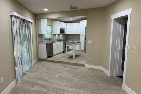 House in Tampa, Florida 4 bedrooms, 143.07 sq.m. № 1563744 - photo 13