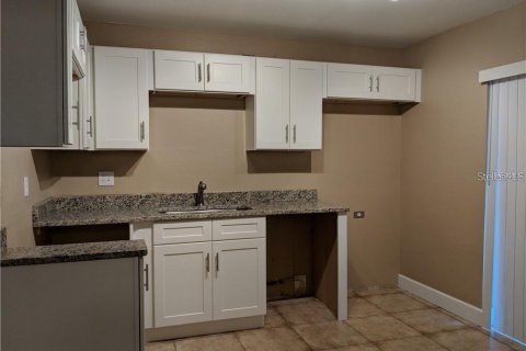 House in Apopka, Florida 3 bedrooms, 98.94 sq.m. № 1919296 - photo 8