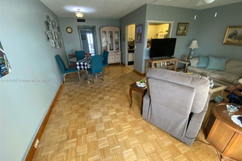 Condo in West Palm Beach, Florida, 1 bedroom  № 1694947 - photo 4