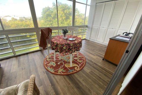Condo in West Palm Beach, Florida, 1 bedroom  № 1694947 - photo 10