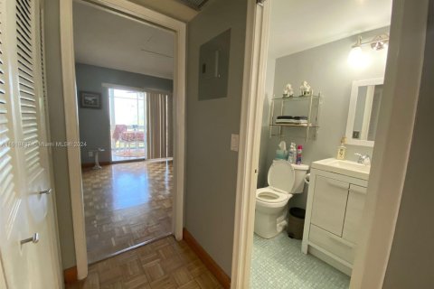 Condo in West Palm Beach, Florida, 1 bedroom  № 1694947 - photo 8