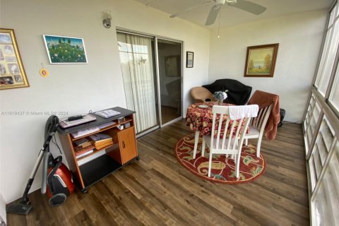 Condo in West Palm Beach, Florida, 1 bedroom  № 1694947 - photo 9