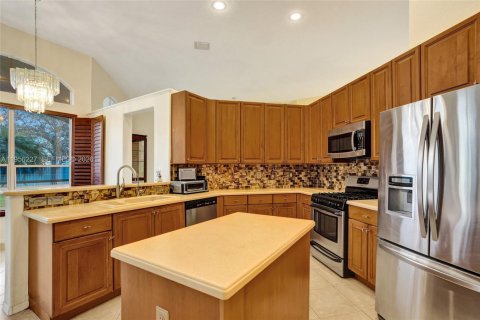 House in Pembroke Pines, Florida 4 bedrooms, 262.82 sq.m. № 2010608 - photo 20