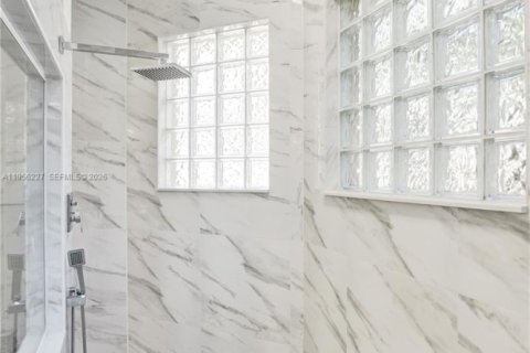 House in Pembroke Pines, Florida 4 bedrooms, 262.82 sq.m. № 2010608 - photo 10