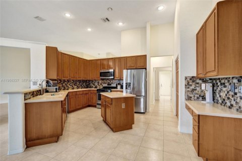 House in Pembroke Pines, Florida 4 bedrooms, 262.82 sq.m. № 2010608 - photo 22