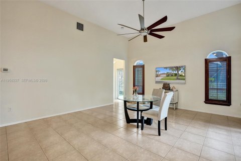House in Pembroke Pines, Florida 4 bedrooms, 262.82 sq.m. № 2010608 - photo 28