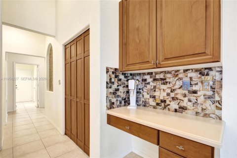 House in Pembroke Pines, Florida 4 bedrooms, 262.82 sq.m. № 2010608 - photo 25